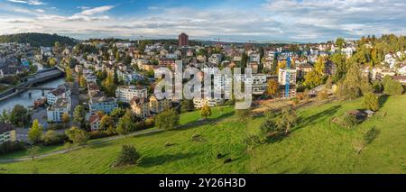 Lucerna (Lucerna), Svizzera, vista ad alto angolo dello skyline della città sul fiume Reuss Foto Stock