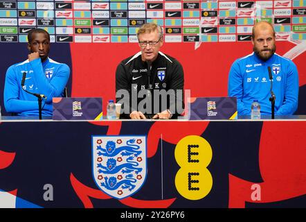 Il manager finlandese Markku Kanerva (centro), Glen Kamara (sinistra) e Teemu Pukki (destra) durante una conferenza stampa al Wembley Stadium di Londra. Data foto: Lunedì 9 settembre 2024. Foto Stock