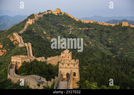 Chengde, Cina. 9 settembre 2024. Vista della grande Muraglia Jinshanling a Chengde, Cina, il 4 agosto 2015. (Foto di Costfoto/NurPhoto) credito: NurPhoto SRL/Alamy Live News Foto Stock