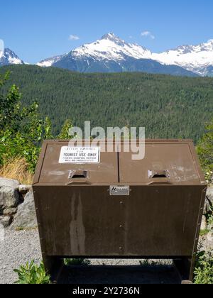 Bidone a prova di orso, Alberts, Canada Foto Stock