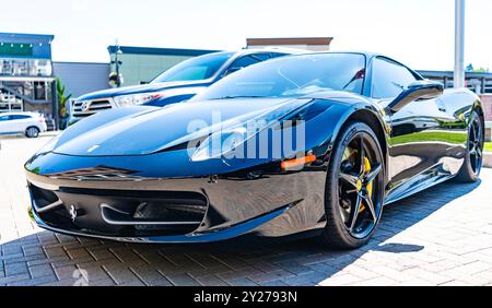 Seattle, WA, USA - 3 luglio 2024: 2014 Ferrari 458 Italia Black . Ferrari è un produttore italiano di lusso. La Ferrari è una delle auto più costose. Foto Stock