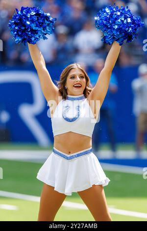 Indianapolis, Indiana, Stati Uniti. 8 settembre 2024. La cheerleader degli Indianapolis Colts durante la pre-partita della gara NFL contro gli Houston Texans al Lucas Oil Stadium di Indianapolis, Indiana. John Mersits/CSM/Alamy Live News Foto Stock