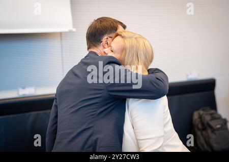 Deutscher Bundestag - Pressestatement zu Beginn der Haushaltswoche im settembre 2024 - SPD-Fraktionssitzung - Nancy Faeser, Bundesinnenministerin, mit Bundesgesundheitsminister Karl LauterbachDeutscher Bundestag - Pressestatement zu Beginn der Haushaltswoche im, settembre 2024 - SPD-Fraktionssitzung 2024 Foto Stock