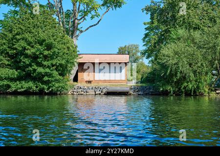 Ferienhaus am Flußufer Foto Stock