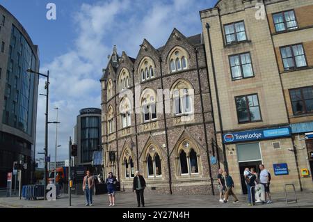 Wetherspoon Pub The Great Western e un Travelodge Hotel in St Mary Street. Cardiff, Galles, Regno Unito. 18 luglio 2024. Foto Stock