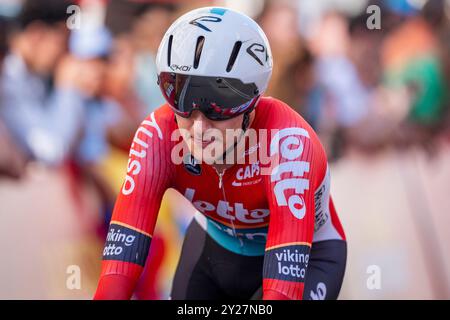 Madrid, Madrid, Spagna. 8 settembre 2024. Arjen Livyns del Belgio e del Team lotto Dstny reagiscono dopo la prova individuale a cronometro al 79° Tour di Spagna 2024 - Stage 21 l'8 settembre 2024 a Madrid, Spagna. (Credit Image: © Alberto Gardin/ZUMA Press Wire) SOLO PER USO EDITORIALE! Non per USO commerciale! Foto Stock