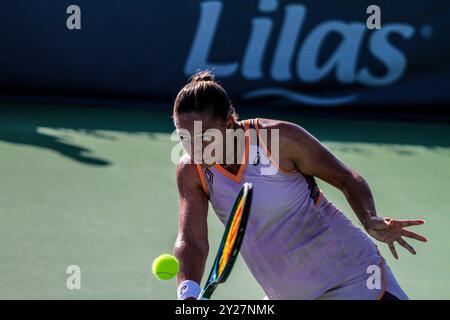 Monastir, Tunisia. 9 settembre 2024. Monastir, Tunisia. 9 settembre 2024. Parry Diane di Francia gioca contro Bechri Chiraz di Tunisia durante il Jasmin Open di Monastir, Tunisia. Il torneo di tennis professionistico femminile si svolge al Magic Hotel Skanes di Monastir dal 9 al 15 settembre 2024. (Immagine di credito: © Hasan mrad/IMAGESLIVE tramite ZUMA Press Wire) SOLO PER USO EDITORIALE! Non per USO commerciale! Foto Stock