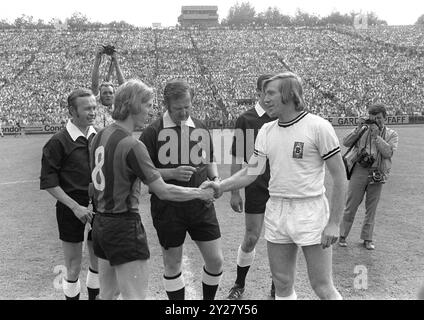 Francoforte, Germania. 9 settembre 2024. FOTO ARCHIVIO: Guenter NETZER avrà 80 anni il 14 settembre 2024, football, 5 giugno 1971, Eintracht Frankfurt - Borussia Monchengladbach 1-4, scelta tra Juergen GRABOWSKY e Guenther NETZER, QF Credito: dpa/Alamy Live News Foto Stock