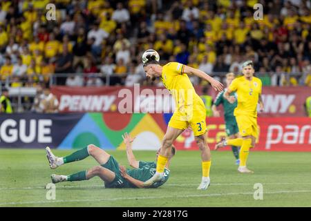 Bucarest, Roumanie. 9 settembre 2024. Radu Dragusin della Romania lotta per il pallone con Armandas Kucys della Lituania durante la UEFA Nations League, fase a gironi, Lega C, gruppo C2, partita di calcio tra Romania e Lituania il 9 settembre 2024 allo Stadionul Steaua di Bucarest, Romania - foto Mihnea Tatu/LightSpeed Images/DPPI Credit: DPPI Media/Alamy Live News Foto Stock