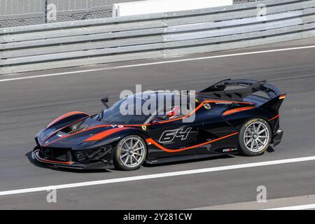 Nürburg, Germania - Nürburgring - FRD round 2024 Ferrari Challenge Europe. Black Ferrari FXX K #64 che lascia la corsia dei box. Foto Stock