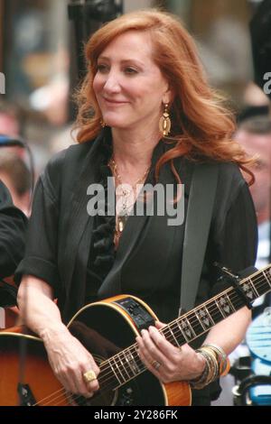 Patti Scialfa si esibisce con Bruce Springsteen e la e Street Band al "Today" Show 2007 Toyota Concert Series della NBC al Rockefeller Plaza di New York City il 28 settembre 2007. Foto di Henry McGee/MediaPunch Foto Stock