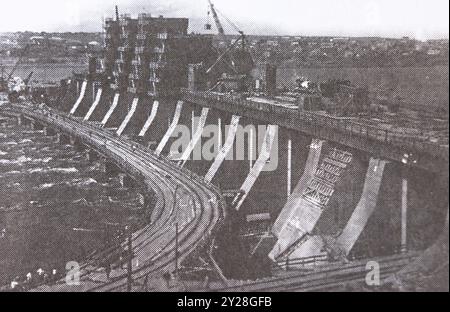 Costruzione di Dneproges (stazione idroelettrica DniproHES, Dnepr). Foto del 1934. Foto Stock