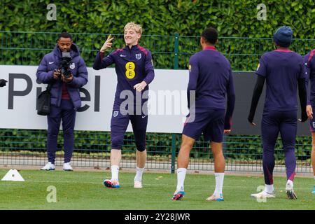 Enfield, Regno Unito. 9 settembre 2024. L'attaccante inglese Anthony Gordon durante la sessione di allenamento dell'Inghilterra in vista della partita finlandese al Tottenham Hotspur Training Ground, Enfield, Inghilterra, Regno Unito il 9 settembre 2024 Credit: Every Second Media/Alamy Live News Foto Stock