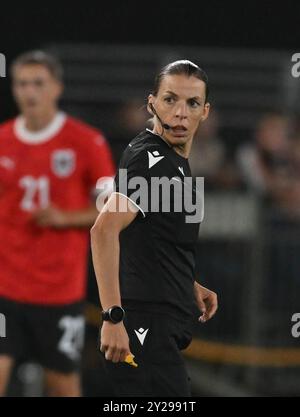 Kenilworth Road, Luton lunedì 9 settembre 2024. L'arbitro Stephanie Frappart (arbitro di partita) lo durante l'amichevole internazionale tra Inghilterra Under 21 e Austria Under 21 a Kenilworth Road, Luton lunedì 9 settembre 2024. Crediti: MI News & Sport /Alamy Live News Foto Stock