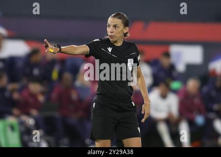 Luton, Regno Unito. 9 settembre 2024. Luton, Inghilterra, 9 settembre 2024: Arbitro Stephanie Frappart durante l'amichevole tra Inghilterra U21 e Austria U21 a Kenilworth Road a Luton, Inghilterra (Alexander Canillas/SPP) crediti: SPP Sport Press Photo. /Alamy Live News Foto Stock