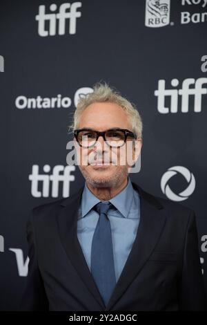 Toronto, Canada. 9 settembre 2024. Alfonso Cuarón sul Red carpet al Toronto International Film Festival per il film ‘Disclaimer’ evento speciale al Royal Alexandra Theatre 9 settembre Credit: Sharon Dobson/Alamy Live News Foto Stock