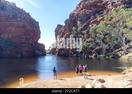 Ellery Creek Big Hole, Namatjira Drive, Hugh, West MacDonnell National Park (Tjoritja), Northern Territory, Australia Foto Stock