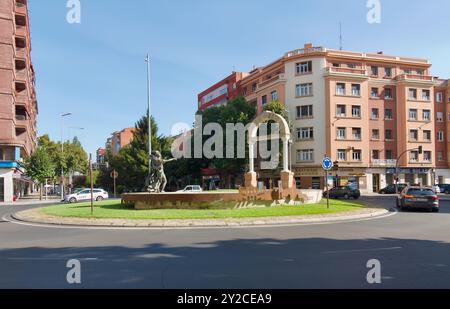 Scultura di San Giovanni di Dio che aiuta un malato per il 425° anniversario della formazione dell'ordine religioso Palencia Castiglia e León Spagna Foto Stock