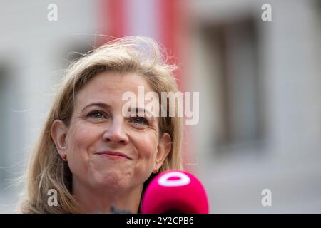 Vienna, Austria. 10 settembre 2024. AUSTRIA; VIENNA; 20240910; leader del partito NEOS Beate Meinl-Reisinger durante una conferenza stampa di fronte al Ministero degli interni a Vienna il 10 settembre 2024. // Österreich; WIEN; 20240910; Parteivorsitzende der NEOS, Beate Meinl-Reisinger während einer Pressekonferenz vor dem Innenministerium a Wien am 10. Settembre 2024. - 20240910 PD3234 credito: APA-PictureDesk/Alamy Live News Foto Stock
