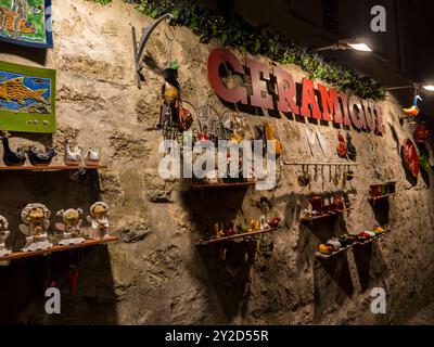 Galerie d'Art Céramique, Galleria d'Arte ceramica, souvenir, Montmartre, Parigi, Francia, Europa, UE. Foto Stock