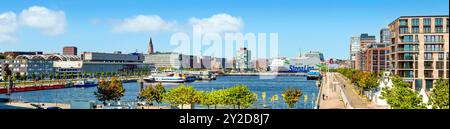 Panorama del porto di Kiel con il traghetto svedese Stena Germanica della linea Stena - 8589 - Kiel/Germania, 5 settembre 2024 Foto Stock