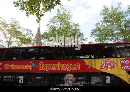 Copenaghen/Danimarca/10 settembre 2024/ tour in barca dei canali di copenaghen e tour hop-on hop-off in autobus per avvistare i canali vedi lo stesso indirizzo per tour dei canali di copenaghen e tour hop-on hop-off in autobus nella capitale ani9sh. Foto. Francis Joseph Dean/Dean Pictures non per uso commerciale Foto Stock