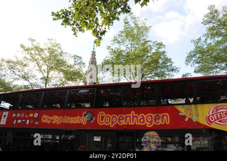 Copenaghen/Danimarca/10 settembre 2024/ tour in barca dei canali di copenaghen e tour hop-on hop-off in autobus per avvistare i canali vedi lo stesso indirizzo per tour dei canali di copenaghen e tour hop-on hop-off in autobus nella capitale ani9sh. Foto. Francis Joseph Dean/Dean Pictures non per uso commerciale Foto Stock