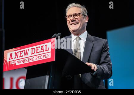 Brighton, Regno Unito. 10 settembre 2024. Sir Keir Starmer, primo ministro del Regno Unito, parla alla conferenza annuale del Trades Union Congress (TUC) presso il Brighton Centre di Brighton. E' la prima volta che un primo ministro del partito laburista interviene alla Conferenza TUC da 15 anni. Crediti: Imageplotter/Alamy Live News Foto Stock