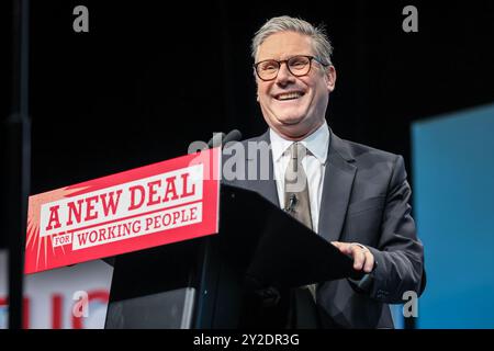 Brighton, Regno Unito. 10 settembre 2024. Sir Keir Starmer, primo ministro del Regno Unito, parla alla conferenza annuale del Trades Union Congress (TUC) presso il Brighton Centre di Brighton. E' la prima volta che un primo ministro del partito laburista interviene alla Conferenza TUC da 15 anni. Crediti: Imageplotter/Alamy Live News Foto Stock