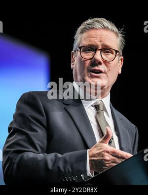 Brighton, Regno Unito. 10 settembre 2024. Sir Keir Starmer, primo ministro del Regno Unito, parla alla conferenza annuale del Trades Union Congress (TUC) presso il Brighton Centre di Brighton. E' la prima volta che un primo ministro del partito laburista interviene alla Conferenza TUC da 15 anni. Crediti: Imageplotter/Alamy Live News Foto Stock