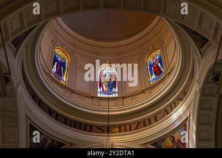 Vetrate colorate nella rotonda della cupola nella Cattedrale di nostra Signora dell'Incarnazione, San Miguel de Tucumán, Argentina. Foto Stock