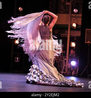 La ballerina Lucía Ruibal si esibisce durante la presentazione dello spettacolo Suma Flemenca al teatro Canal di Madrid. 10 settembre 2024 Spagna Foto Stock