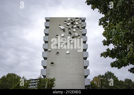 AMSTERDAM - esterno dell'edificio di appartamenti Groeneveen. I parenti e le altre parti interessate avranno accesso ai documenti di archivio sull'incidente aereo mortale 32 anni dopo il Bijlmervliegramp. Parte dell'archivio segreto finora sarà reso pubblico. Ci sono ancora domande sulla catastrofe e in passato si sono verificate molte speculazioni. RAMON VAN FLYMEN paesi bassi - uscita belgio Foto Stock