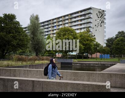 AMSTERDAM - esterno dell'edificio di appartamenti Groeneveen. I parenti e le altre parti interessate avranno accesso ai documenti di archivio sull'incidente aereo mortale 32 anni dopo il Bijlmervliegramp. Parte dell'archivio segreto finora sarà reso pubblico. Ci sono ancora domande sulla catastrofe e in passato si sono verificate molte speculazioni. RAMON VAN FLYMEN paesi bassi - uscita belgio Foto Stock