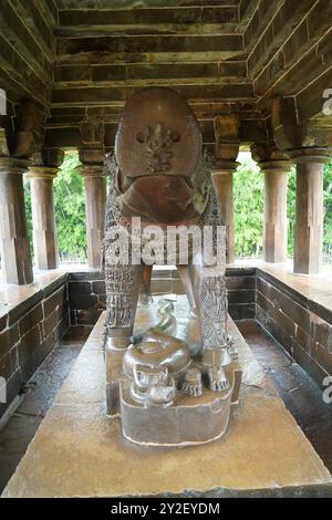 Colossale immagine monolitica di Varaha, l'incarnazione del cinghiale di Vishnu. Tempio di Varaha (900-925 d.C.). Gruppo di monumenti Khajuraho. Chatarpur, Madhya Prade Foto Stock