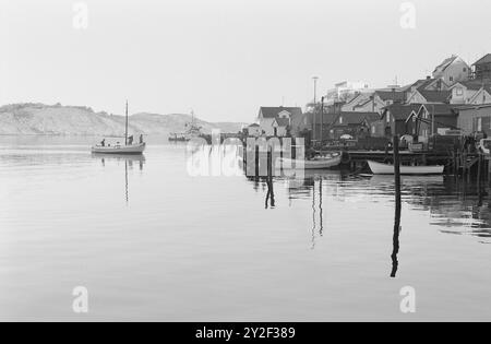 Attuale 2-6-1973: L'arcipelago dal Sunday Screen Svartskär è il nome del luogo in cui si trova la serie televisiva "et kjøpmannshus i skjærgarden". Toralv Maurstad ha un ruolo importante nella serie. Aktuell scese lungo la costa occidentale svedese per trovare il vero Svartskär. 0g l'abbiamo trovato. Non si chiama Svartskär, ma Florön. La maggior parte delle registrazioni per la serie televisiva si sono svolte qui. Bohuslän e Fjällbacka. Foto: Sverre A. Børretzen ***FOTO NON ELABORATA*** il testo dell'immagine è tradotto automaticamente Foto Stock