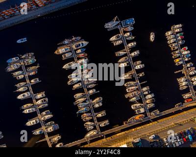 Vedute aeree di Swansea Marina, parte dello schema di rigenerazione di Swansea Waterfront a West Glamorgan, Galles del Sud, Regno Unito: Phillip Roberts Foto Stock