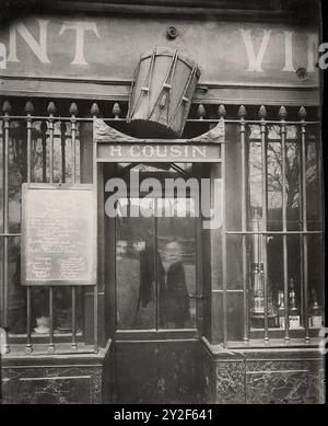 Eugène Atget - Au Tambour 63 Quai De la Tournelle 5e Arr - Parigi al tempo delle opere Del Barone Haussmann Foto Stock