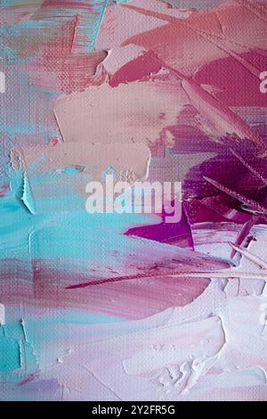 Colorato dipinto acrilico astratto con sfumature rosa, viola e blu su tela, che mostra texture vivaci e tratti di pennello dinamici Foto Stock