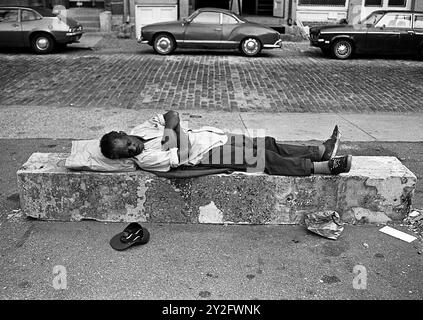 AJAXNETPHOTO. LUGLIO 1975. NEW YORK, STATI UNITI. - LOWER MANHATTAN, SU WALL STREET. FOTO: JONATHAN EASTLAND/AJAXREF: 750059 16A 40 Foto Stock