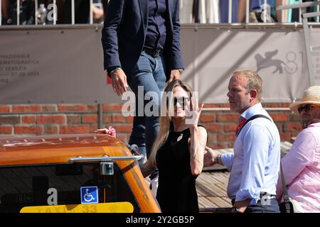 VENEZIA, ITALIA - AGOSTO 29: Angelina Jolie viene vista alla 81a Mostra Internazionale d'Arte cinematografica di Venezia il 29 agosto 2024 a Venezia. (Foto di Mark Cape/Insidefoto) Foto Stock