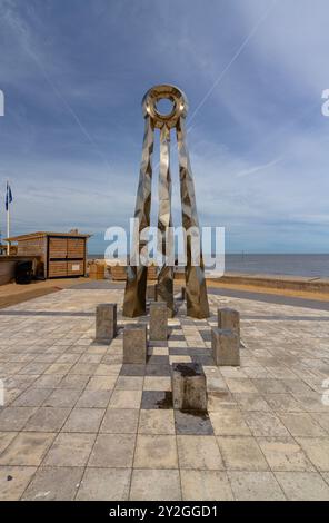 Prestatyn, GALLES – 18 giugno 2022: Dechrau a diwedd in gallese, Beginning and End in English, Offa's Dyke Official Start or end Memorial, portrait Foto Stock