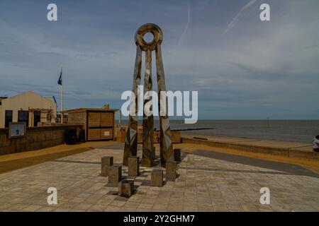 Prestatyn, GALLES – 18 giugno 2022: Dechrau a diwedd in gallese, Beginning and End in English, Offa's Dyke Official Start or end Memorial, Landscape Foto Stock