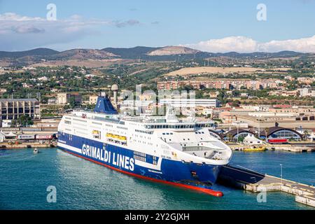 Civitavecchia Italia, Mar Mediterraneo, Porto Civitavecchia di Roma, Grimaldi Cruise Roma, ambiente ecologico a emissioni zero, la più lunga crociera al mondo Foto Stock