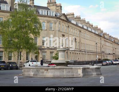 Un angolo di strada nell'area del centro della città storica di Bath in Inghilterra Foto Stock