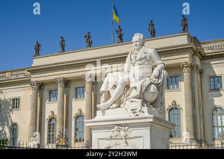 Denkmal Alexander von Humboldt, Hauptgebäude, Humboldt-Universität, Unter den Linden, Mitte, Berlino, Deutschland *** Memoriale Alexander von Humboldt, edificio principale, Università Humboldt, Unter den Linden, Mitte, Berlino, Germania Foto Stock