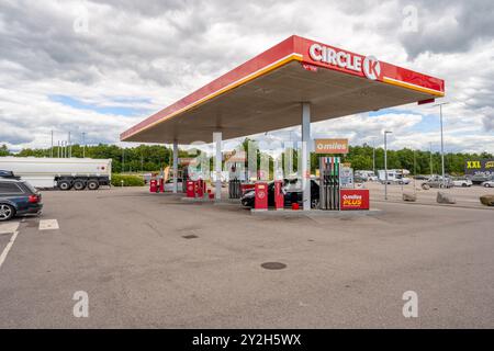Halmstad, Svezia - 10 luglio 2022: Pompe presso la stazione di servizio Circle K. Foto Stock