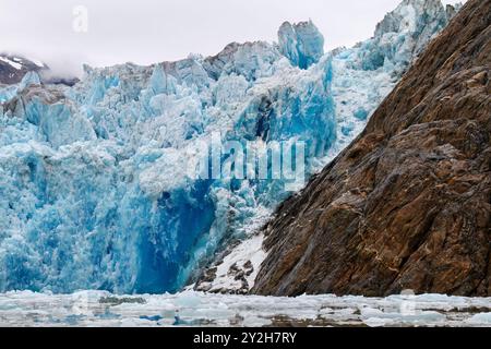 Viste panoramiche del ghiacciaio Sawyer meridionale a Tracy Arm - area di Fords Terror Wilderness nel sud-est dell'Alaska, Stati Uniti. Foto Stock