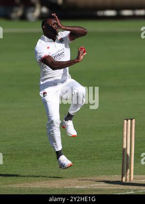 Il bowling Anderson Phillip del Lancashire durante la partita del Vitality County Championship tra il Durham Cricket e il Lancashire al Seat Unique Riverside, Chester le Street, martedì 10 settembre 2024. (Foto: Mark Fletcher | mi News) crediti: MI News & Sport /Alamy Live News Foto Stock