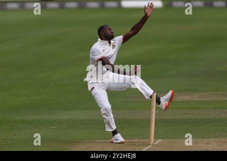 Il bowling Anderson Phillip del Lancashire durante la partita del Vitality County Championship tra il Durham Cricket e il Lancashire al Seat Unique Riverside, Chester le Street, martedì 10 settembre 2024. (Foto: Mark Fletcher | mi News) crediti: MI News & Sport /Alamy Live News Foto Stock